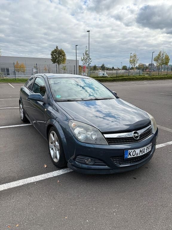 Grau Gebraucht 2008 Opel Astra GTC Innovation Limousine | 950 € (Superpreis) - Bild 1/4