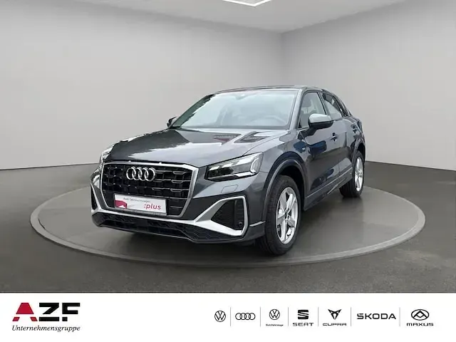 Gebraucht Audi Q2 S-Line 150 PS (110 kW) 2026 Daytonagrau perleffekt SUV