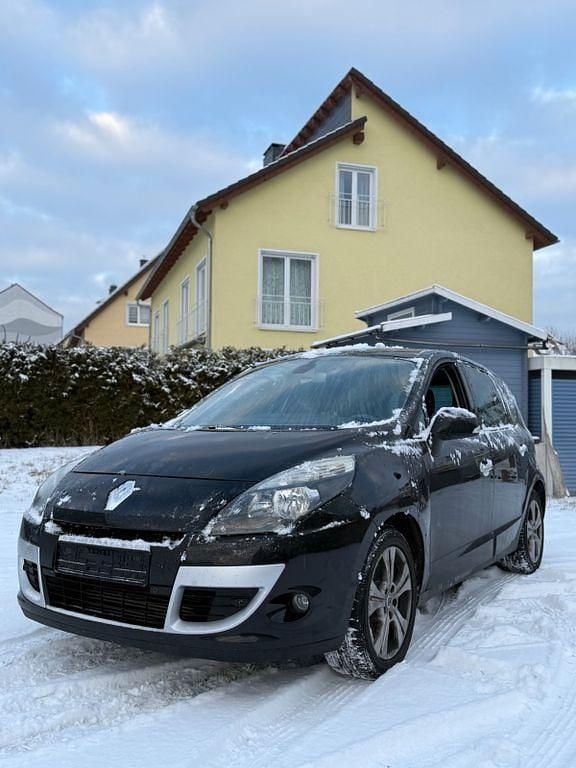 Schwarz Gebraucht 2011 Renault Scénic III Bose Edition Van / Kleinbus | 4.199 € (Fairer Preis) - Bild 1/4
