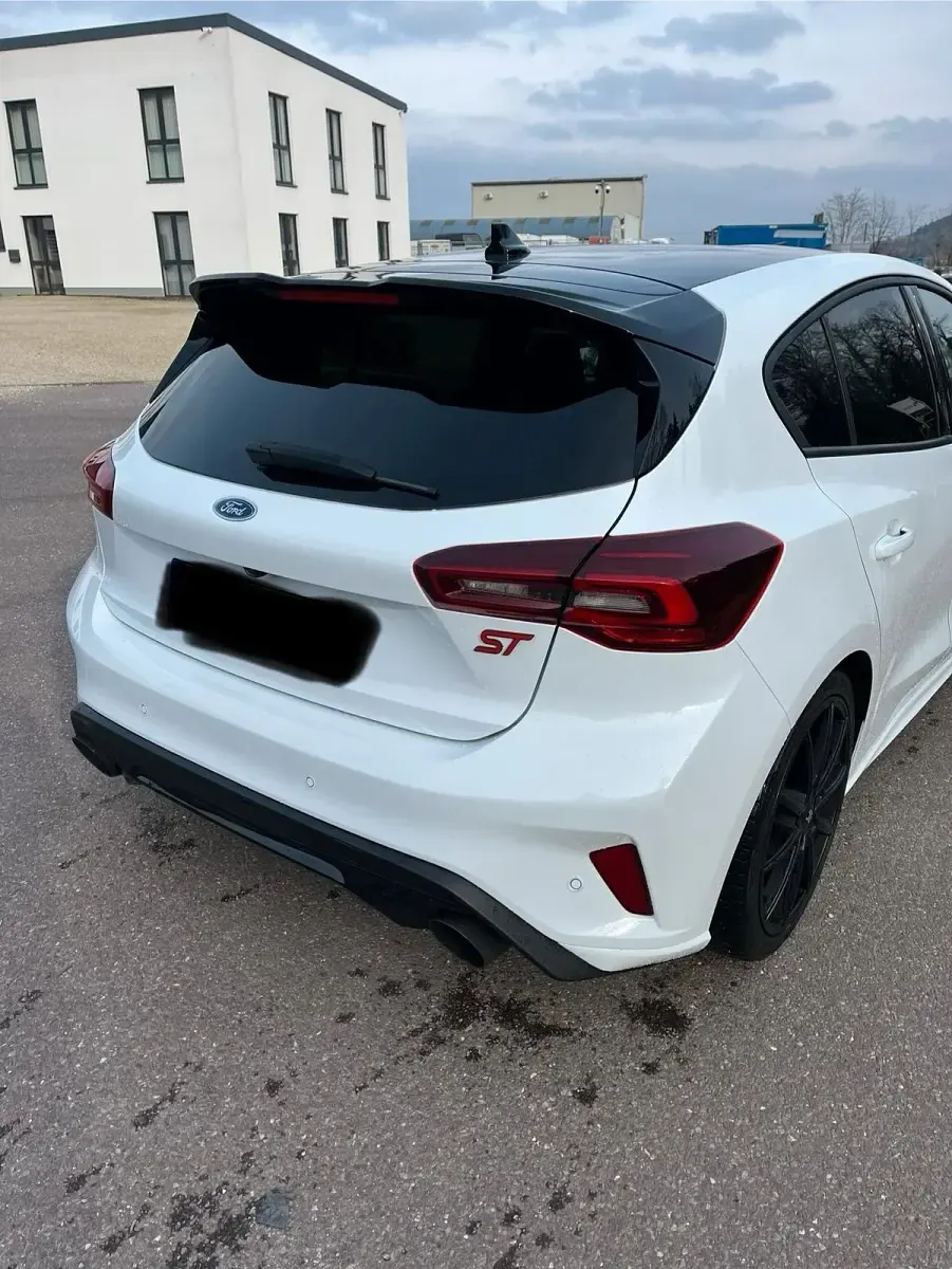 Käytetty Ford Focus ST 280 HP (205 kW) 2024 Valkoinen Sedan