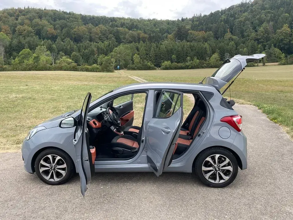Gebraucht Hyundai i10 Edition 87 PS (63 kW) 2014 Grau Kleinwagen