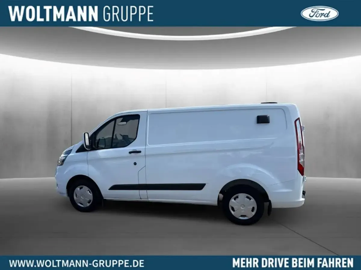 Gebraucht Ford Transit Trend 131 PS (96 kW) 2022 Frostweiß Van / Kleinbus