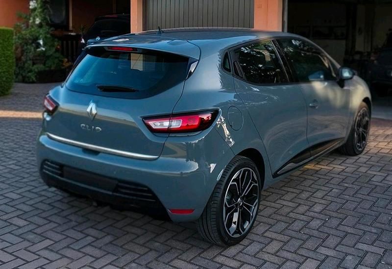 Gebraucht Renault Clio IV Intens 90 PS (66 kW) 2019 Grau Kleinwagen