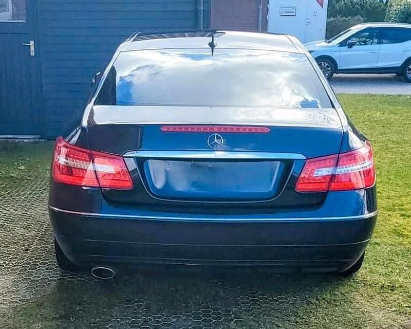Gebraucht Mercedes E220 170 PS (125 kW) 2013 Schwarz Coupé