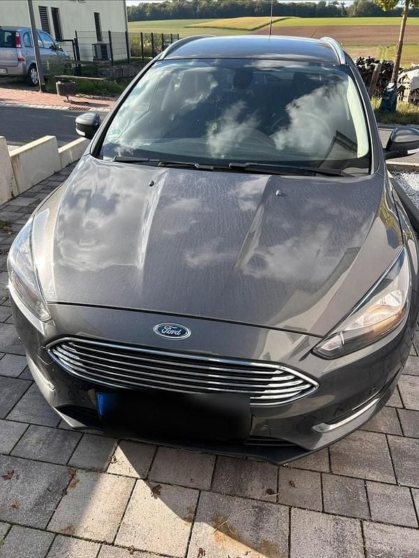 Gebraucht Ford Focus 101 PS (74 kW) 2016 Schwarz Kombi