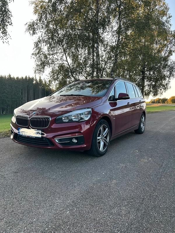 Rot Gebraucht 2017 BMW 220 Kombi | 9.000 € (Guter Preis) - Bild 1/4