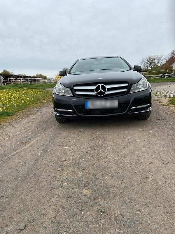 Gebraucht Mercedes C220 170 PS (125 kW) 2011 Schwarz Coupé