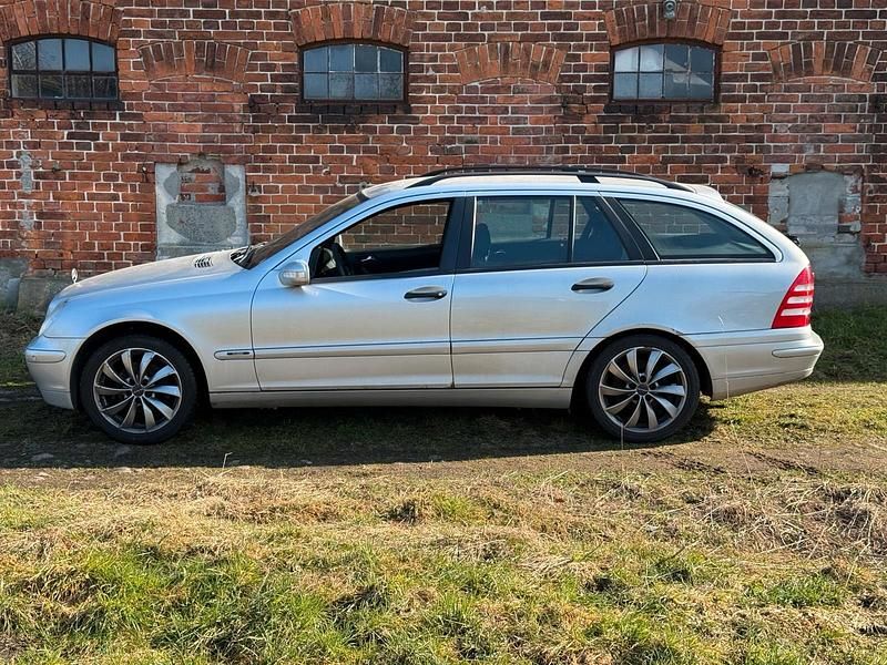 Gebraucht Mercedes C180 140 PS (102 kW) 2003 Silber Kombi