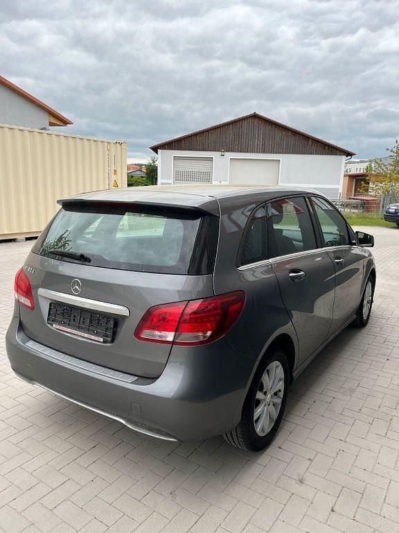 Gebraucht Mercedes B180 109 PS (80 kW) 2015 Grau Van / Kleinbus