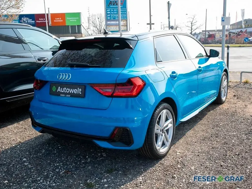 Gebraucht Audi A1 Sportback Ambiente 110 PS (80 kW) 2022 Turboblau / mythosschwarz metallic Kleinwagen