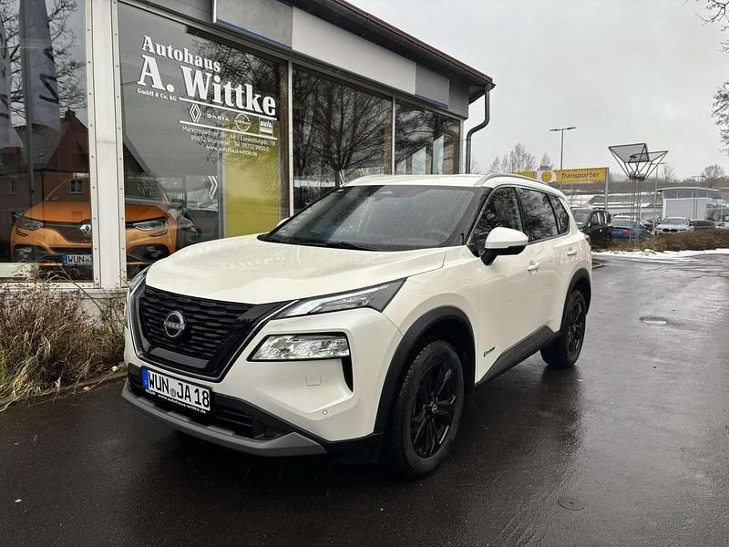 Brilliant white (m) Gebraucht 2024 Nissan X-Trail N-Connecta SUV | 36.800 € (Fairer Preis) - Bild 1/4