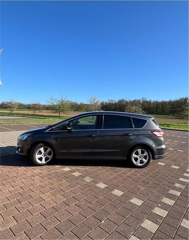 Andere farben Gebraucht 2016 Ford S-MAX S Van / Kleinbus | 15.500 € (Guter Preis) - Bild 1/4