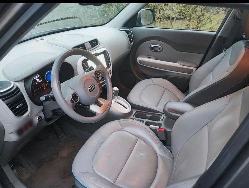 Grau Gebraucht 2016 Kia Soul EV SUV | 5.500 € (Fairer Preis) - Bild 1/4