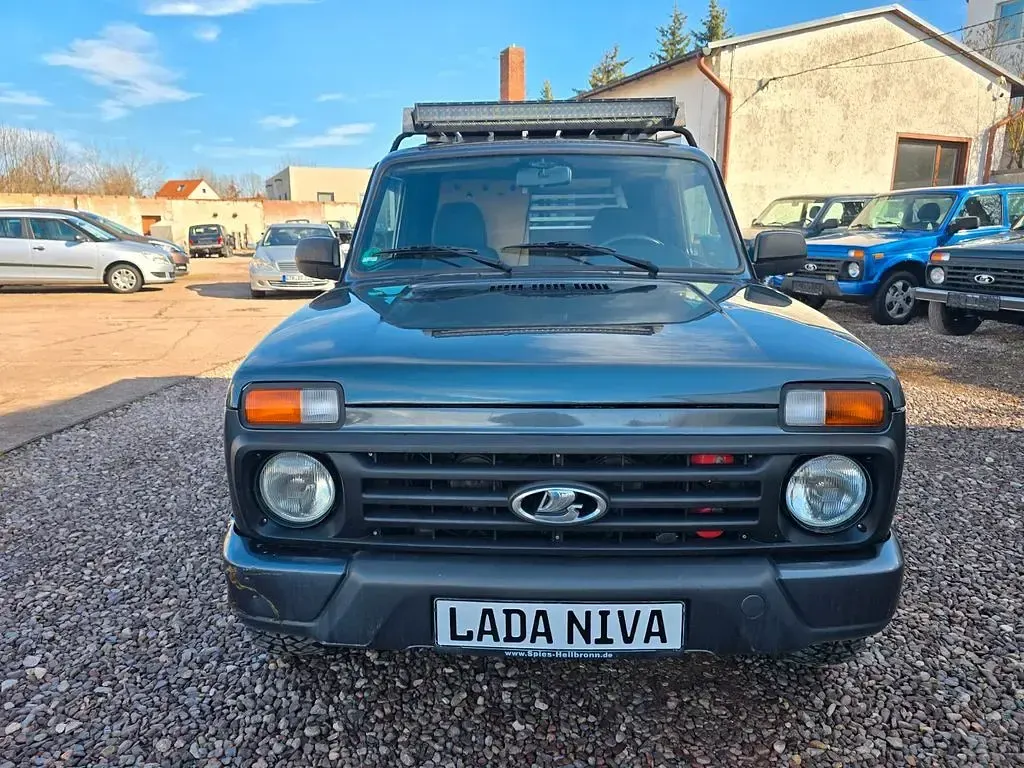 Usata Lada Urban 83 CV (61 kW) 2019 Grigio SUV