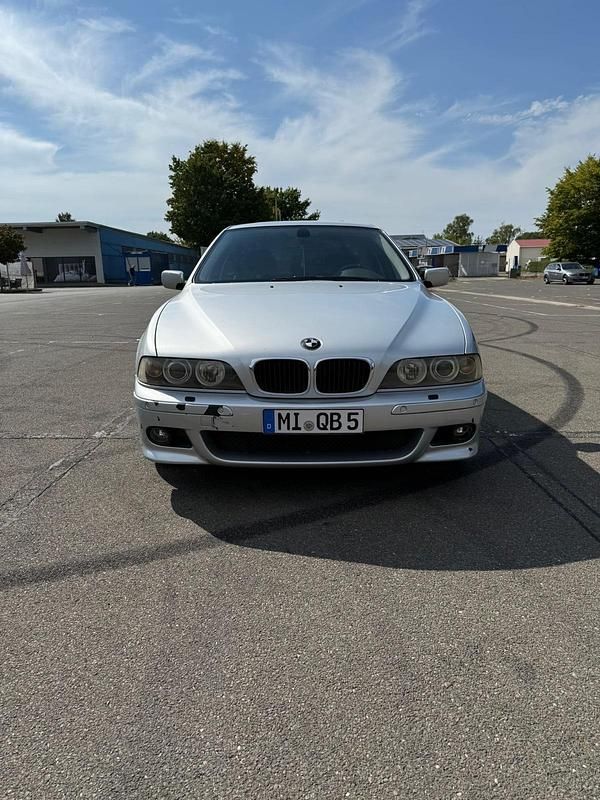 Silber Gebraucht 2002 BMW 530 M Sport Limousine | 8.050 € (Fairer Preis) - Bild 1/4