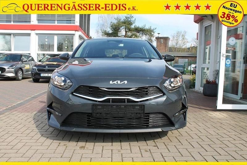 Neu Kia Ceed Vision 140 PS (102 kW) 2025 Grau Kleinwagen