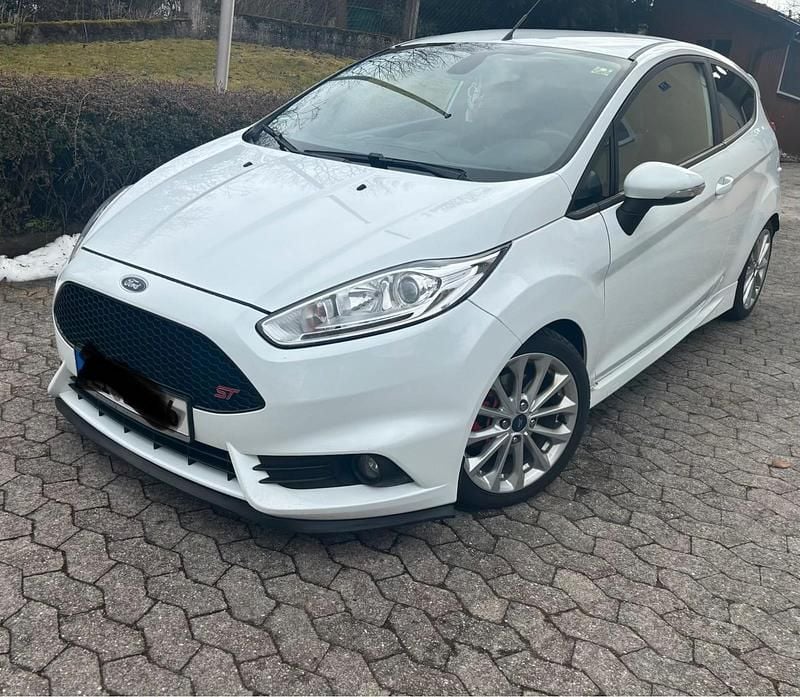 Gebraucht Ford Fiesta ST 182 PS (133 kW) 2017 Weiß Limousine