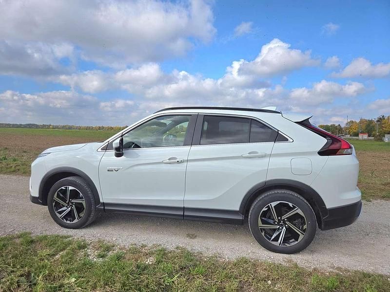 Weiß Gebraucht 2021 Mitsubishi Eclipse Cross Edition SUV | 19.900 € (Guter Preis) - Bild 1/4