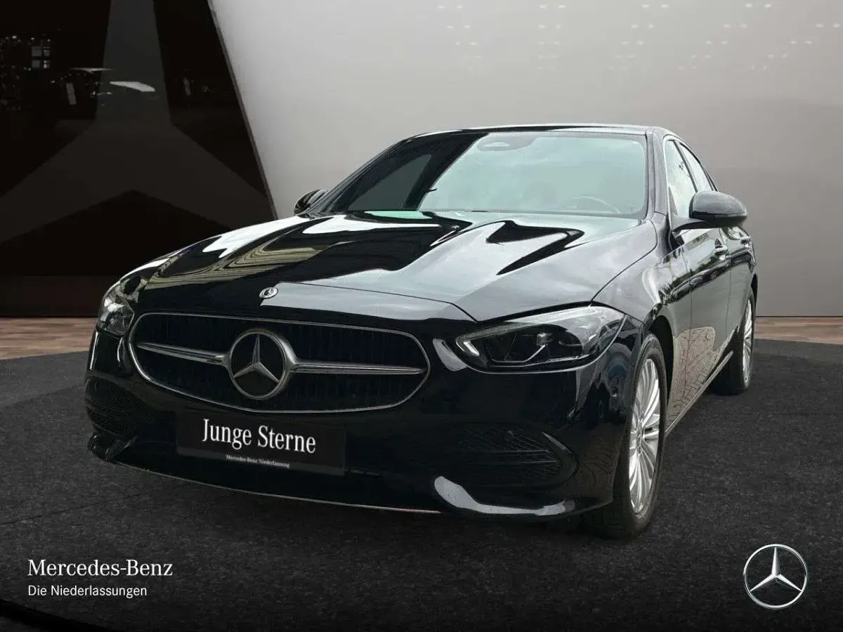 Gebraucht Mercedes C300 Avantgarde 265 PS (194 kW) 2022 Obsidianschwarz Limousine