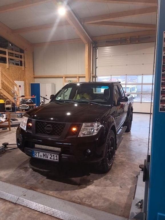 Schwarz Gebraucht 2011 Nissan Navara Abholung | 13.899 € (Etwas zu teuer) - Bild 1/4