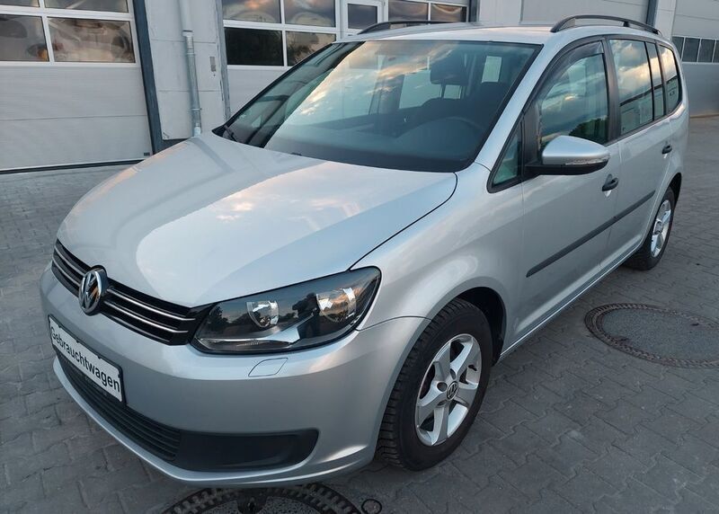 Silber Gebraucht 2012 VW Touran Trendline Van / Kleinbus | 6.500 € (Fairer Preis) - Bild 1/2