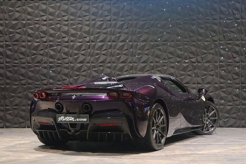 Gebraucht Ferrari SF90 780 PS (573 kW) 2024 Violett Cabrio