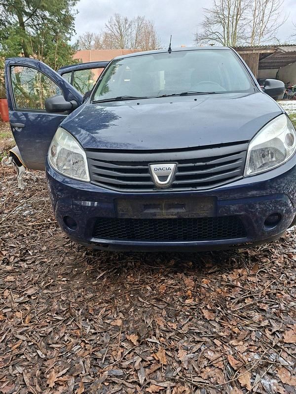 Blau Gebraucht 2009 Dacia Sandero Limousine | 650 € (Superpreis) - Bild 1/4