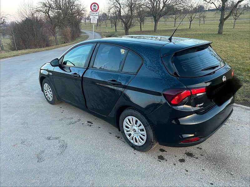 Gebraucht Fiat Tipo 95 PS (69 kW) 2019 Blau Kleinwagen