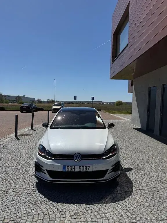 Second-hand VW Golf VII GTI 290 CP (213 kW) 2020 Alb Berlinǎ