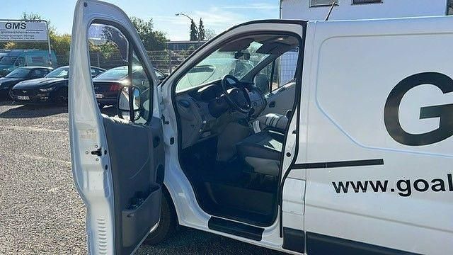 Gebraucht Renault Trafic 114 PS (83 kW) 2012 Weiß Van / Kleinbus