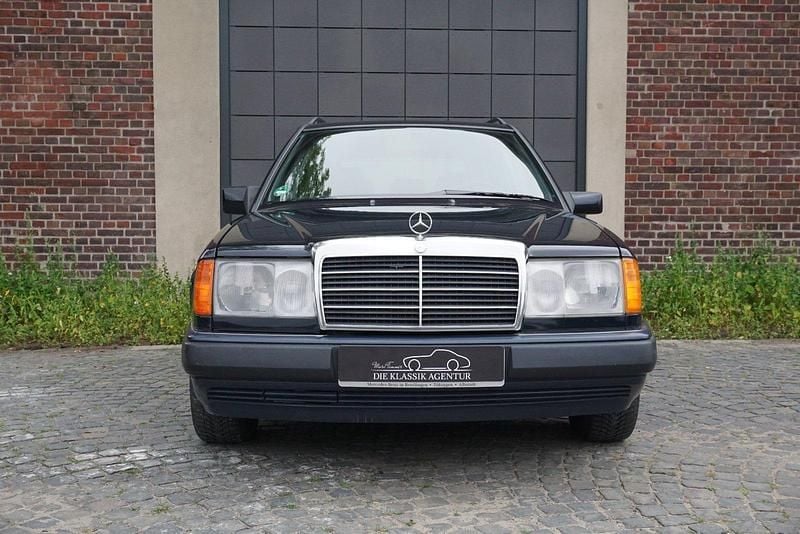 Gebraucht Mercedes E230 132 PS (97 kW) 1990 Blau Kombi