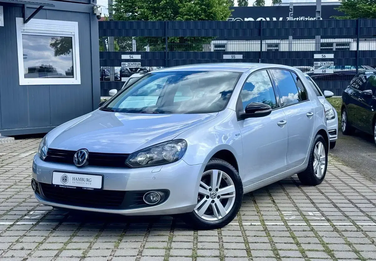 Gebraucht VW Golf VII Match 105 PS (77 kW) 2012 Silber Limousine