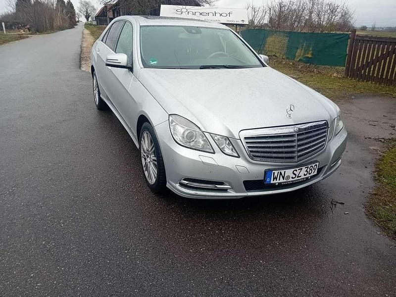 Gebraucht Mercedes E250 204 PS (150 kW) 2011 Silber Limousine