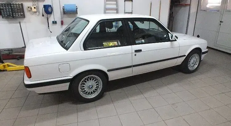 Gebraucht BMW 318 Shadowline 113 PS (83 kW) 1989 Weiß Limousine