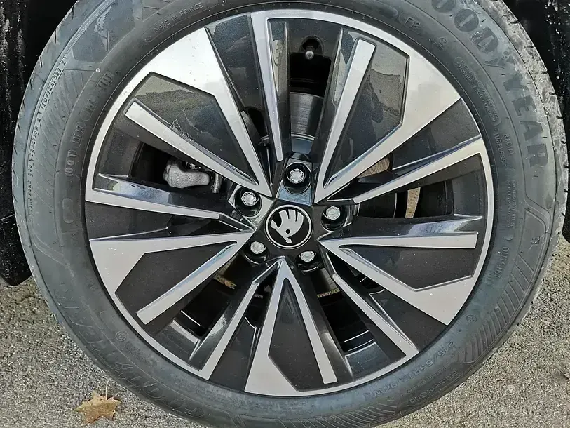 Neu Skoda Superb Selection 360 PS (264 kW) 2025 Purewhite Kombi