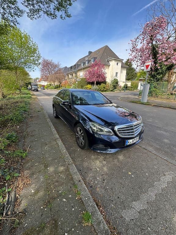 Second-hand Mercedes E200 136 CP (100 kW) 2015 Albastru Berlinǎ