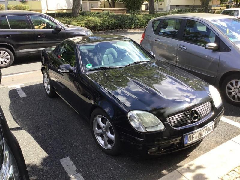 Schwarz Gebraucht 2001 Mercedes SLK320 Edition Cabrio | 10.500 € (Etwas zu teuer) - Bild 1/4