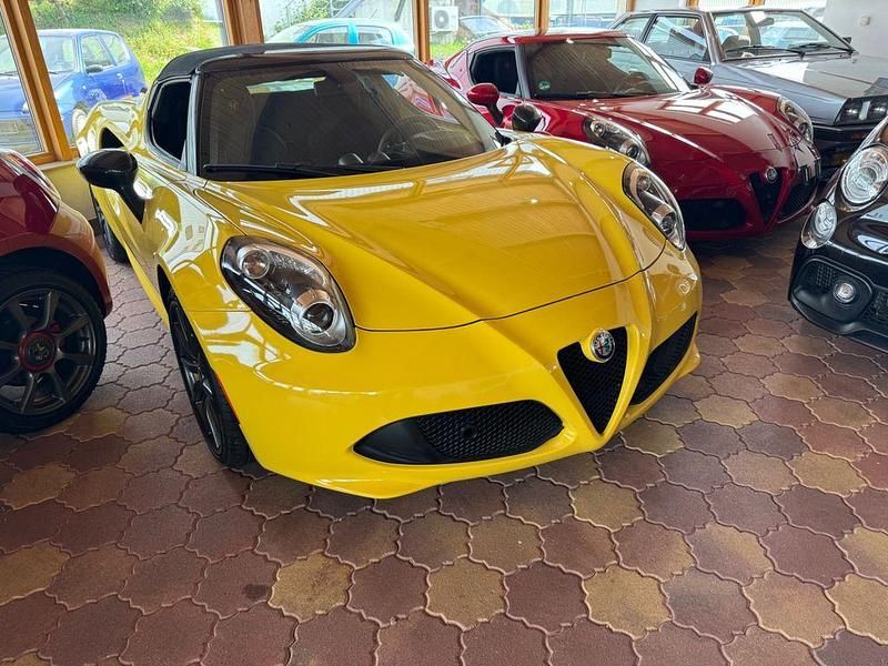 Gebraucht Alfa Romeo 4C Spider 241 PS (177 kW) 2018 Colore esterno (solid yellow) Cabrio