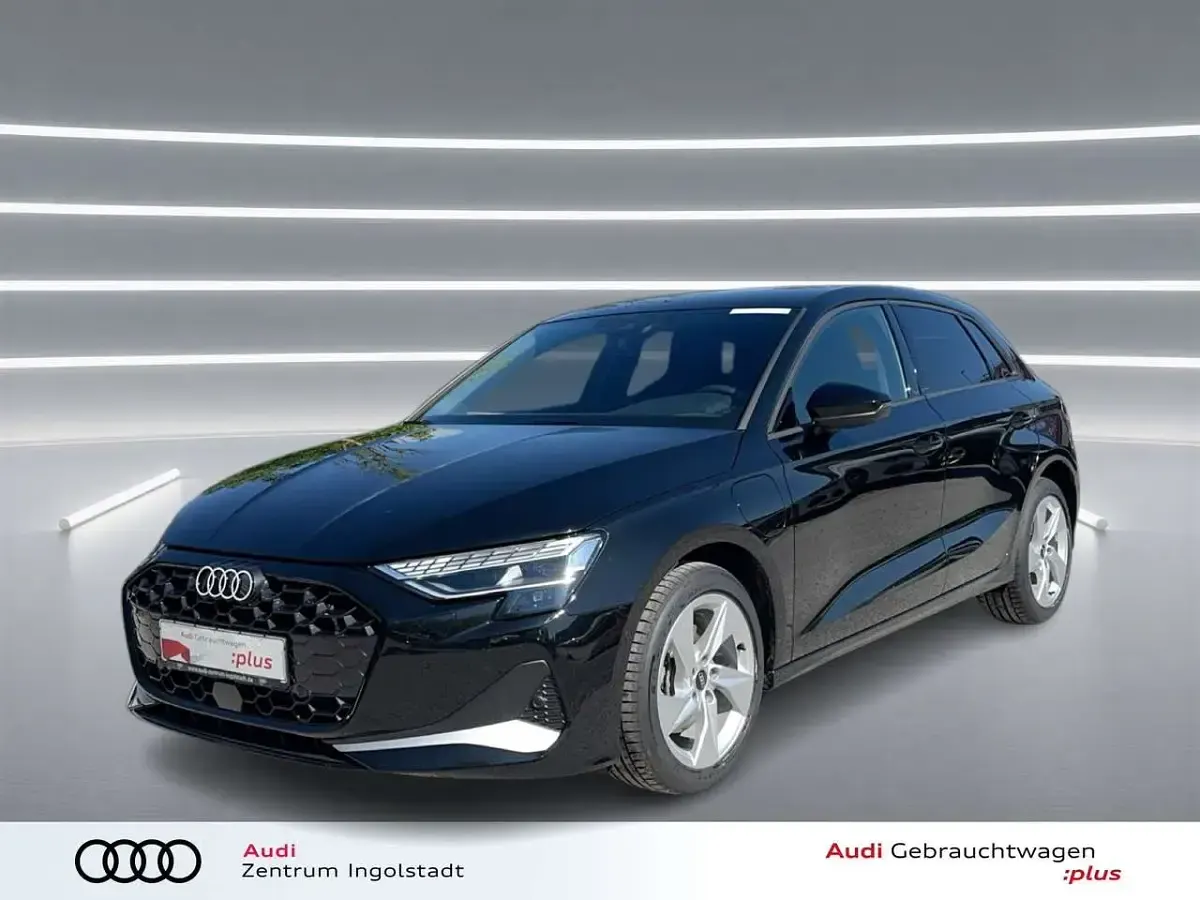 Second-hand Audi A3 Advanced 204 CP (150 kW) 2025 Negru Berlinǎ