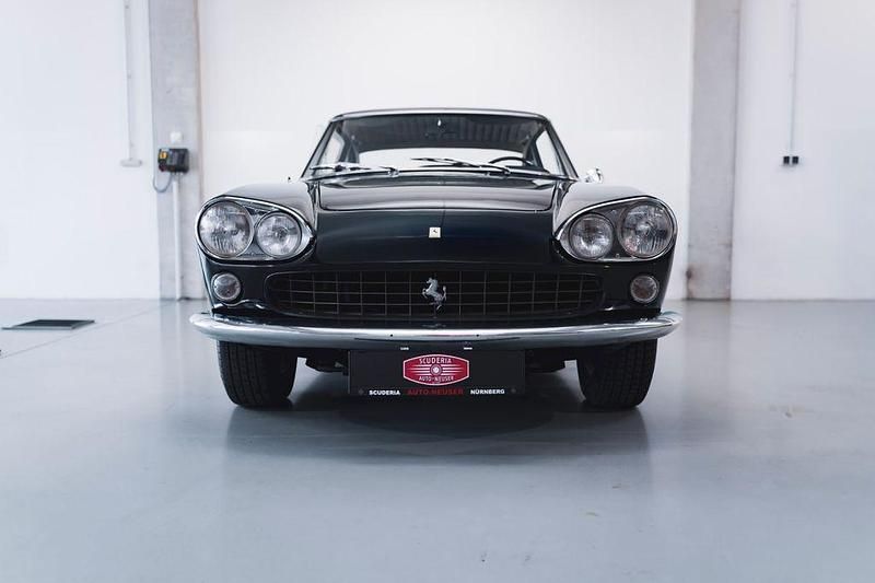 Second-hand Ferrari 330 300 CP (220 kW) 1965 Negru Coupe