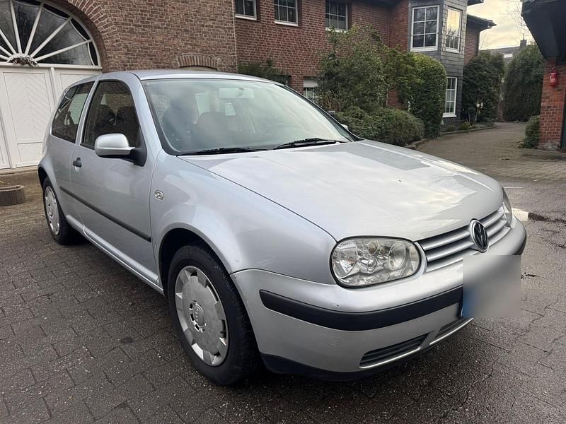 Silber Gebraucht 2001 VW Golf IV Kleinwagen | 2.499 € (Fairer Preis) - Bild 1/4