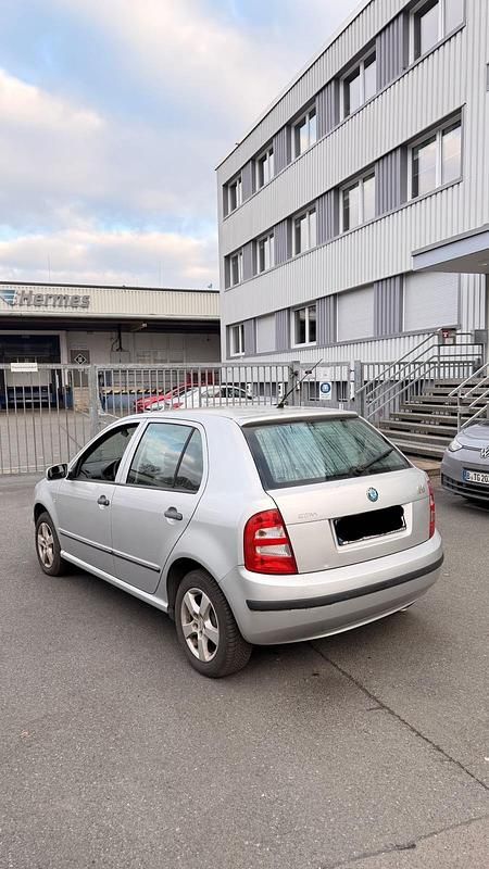Silber Gebraucht 2004 Skoda Fabia Limousine | 1.399 € (Fairer Preis) - Bild 1/4