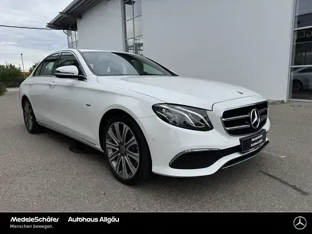 Gebraucht Mercedes E200 Avantgarde 197 PS (144 kW) 2020 Unilack polarweiß Limousine