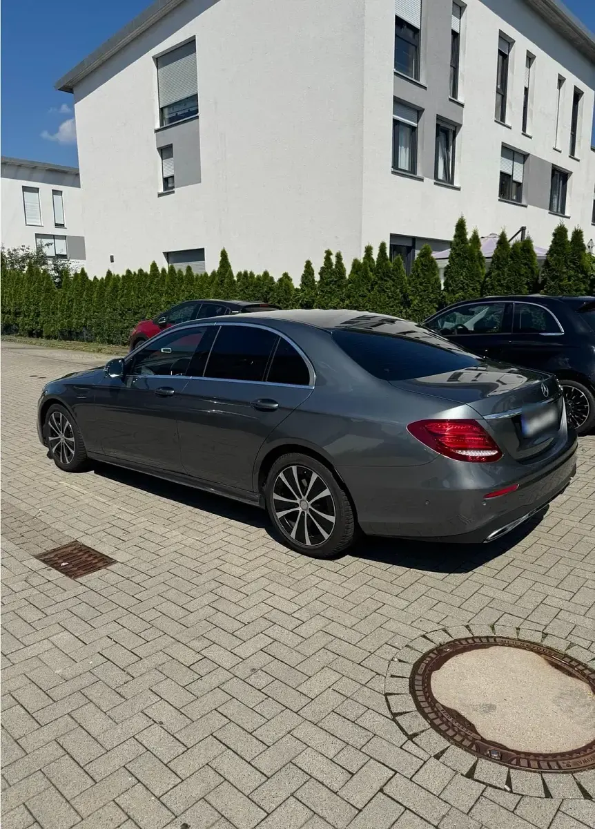 Gebraucht Mercedes E220 AMG line 194 PS (142 kW) 2016 Grau Limousine