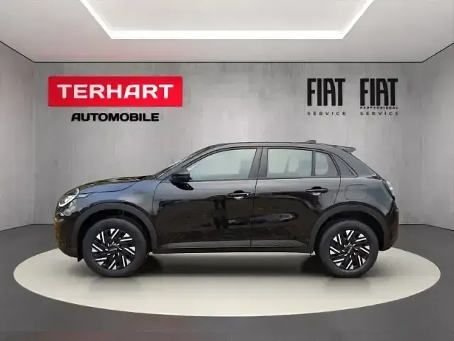 Gebraucht Fiat 600 Basis 101 PS (74 kW) 2025 Schwarz SUV