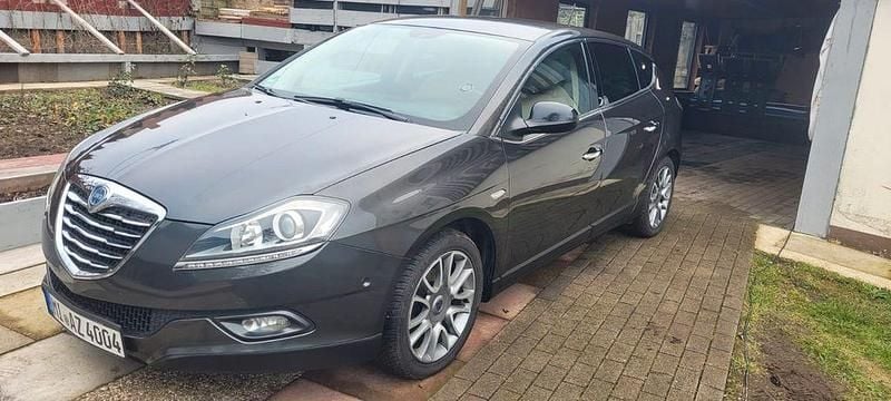 Gebraucht Lancia Delta Silver 140 PS (102 kW) 2011 Grau Kleinwagen