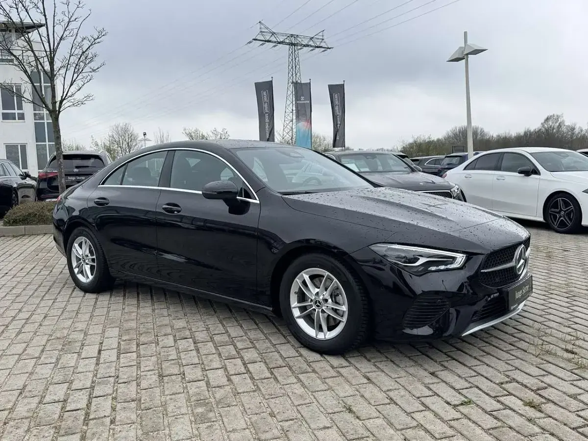 Gebraucht Mercedes CLA200 Advanced 163 PS (119 kW) 2025 Unilack nachtschwarz Coupé