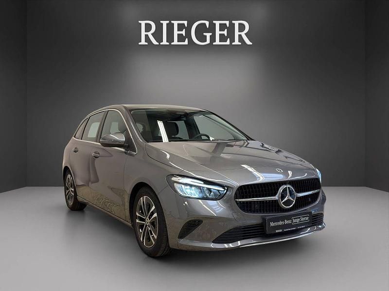 Gebraucht Mercedes B200 Progressive 150 PS (110 kW) 2024 Grau Van / Kleinbus