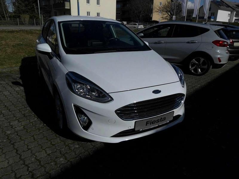 Frostweiß Gebraucht 2018 Ford Fiesta Titanium Kleinwagen | 14.750 € (Teuer) - Bild 1/4