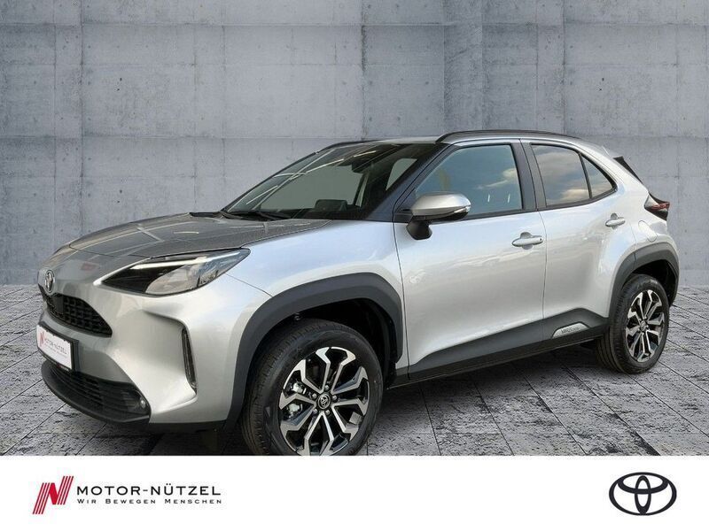 Silver metallic Gebraucht 2025 Toyota Yaris Cross SUV | 30.990 € (Fairer Preis) - Bild 1/4